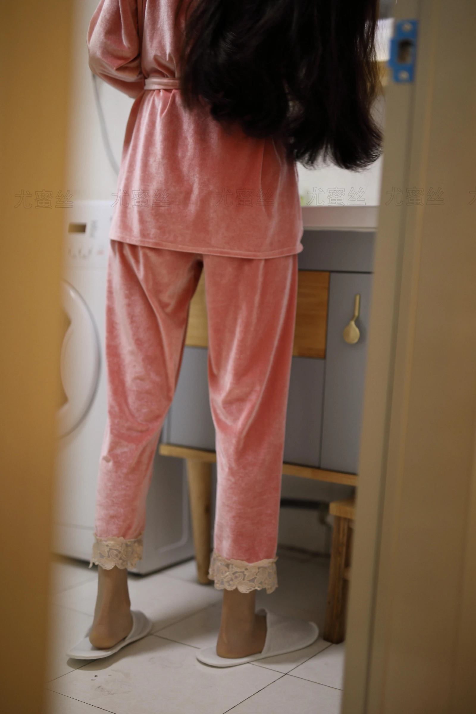 [尤蜜丝]穿搭写真-No.028-[208P1V-622MB]-3.webp